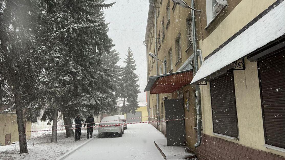 В подъезде многоквартирного дома в Кисловодске найдено тело малолетнего ребенка с ножевыми ранениями - РИА Новости, 1920, 15.01.2022