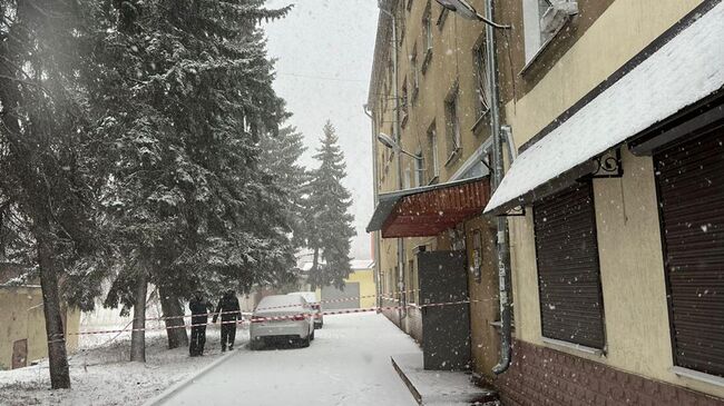 В подъезде многоквартирного дома в Кисловодске найдено тело малолетнего ребенка с ножевыми ранениями