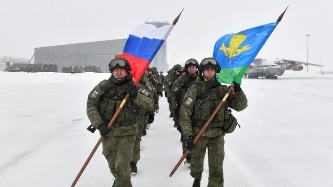 Военнослужащие РФ контингента миротворческих сил ОДКБ на аэродроме Чкаловский в Московской области