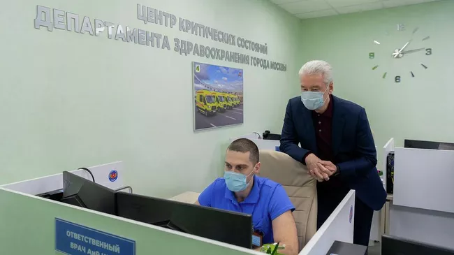 Мэр Москвы Сергей Собянин во время посещения открывшегося городского Центра критических состояний