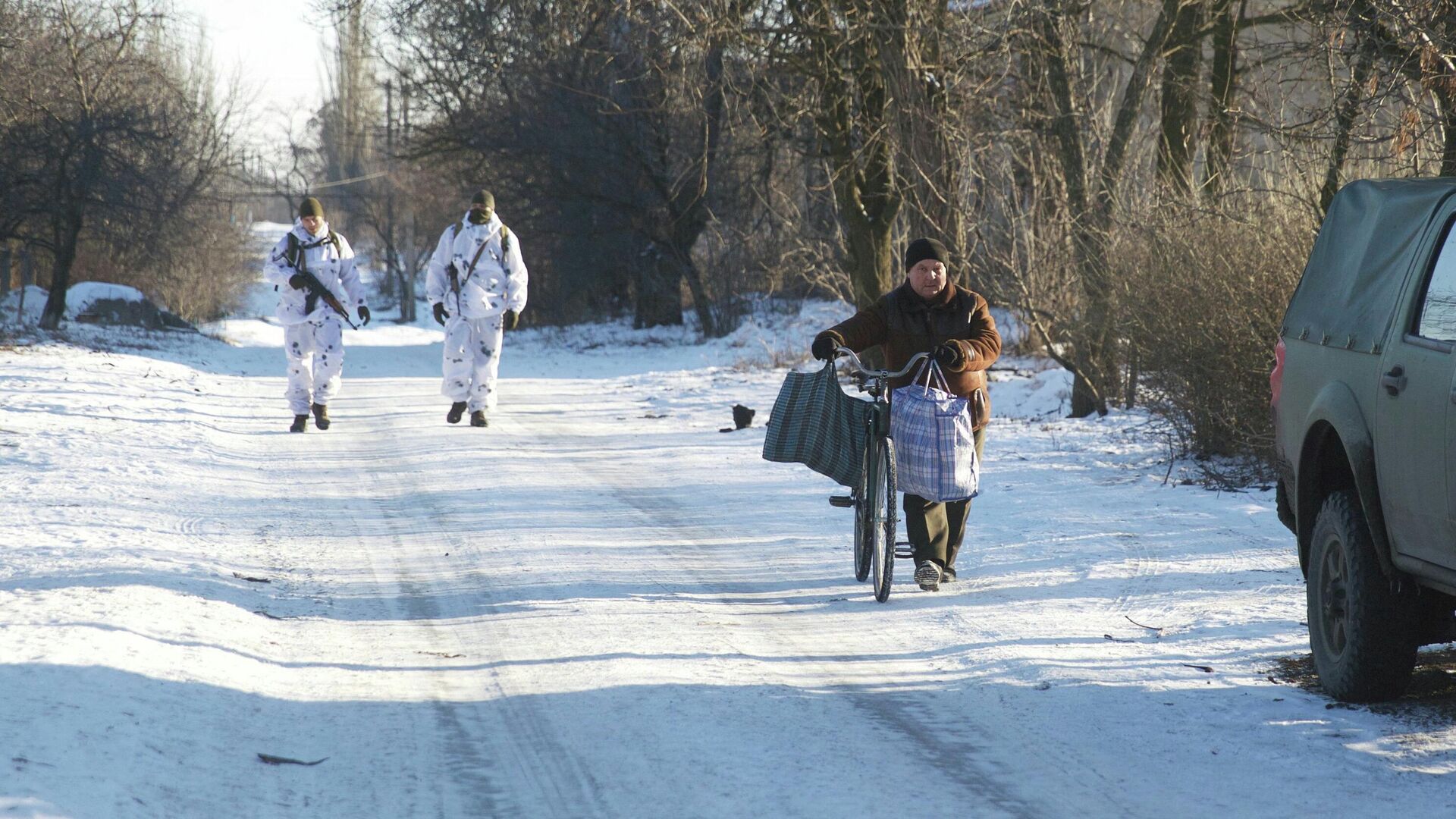 Украинские военнослужащие на линии соприкосновения в Донецкой области - РИА Новости, 1920, 07.02.2022