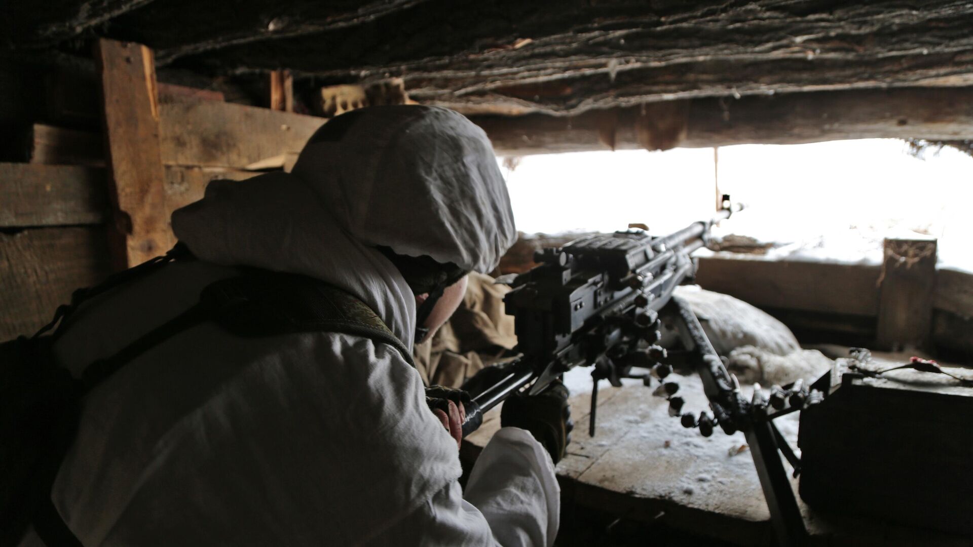 Боец Народной милиции ЛНР на позиции в районе поселка Славяносербск Луганской области - РИА Новости, 1920, 27.01.2022