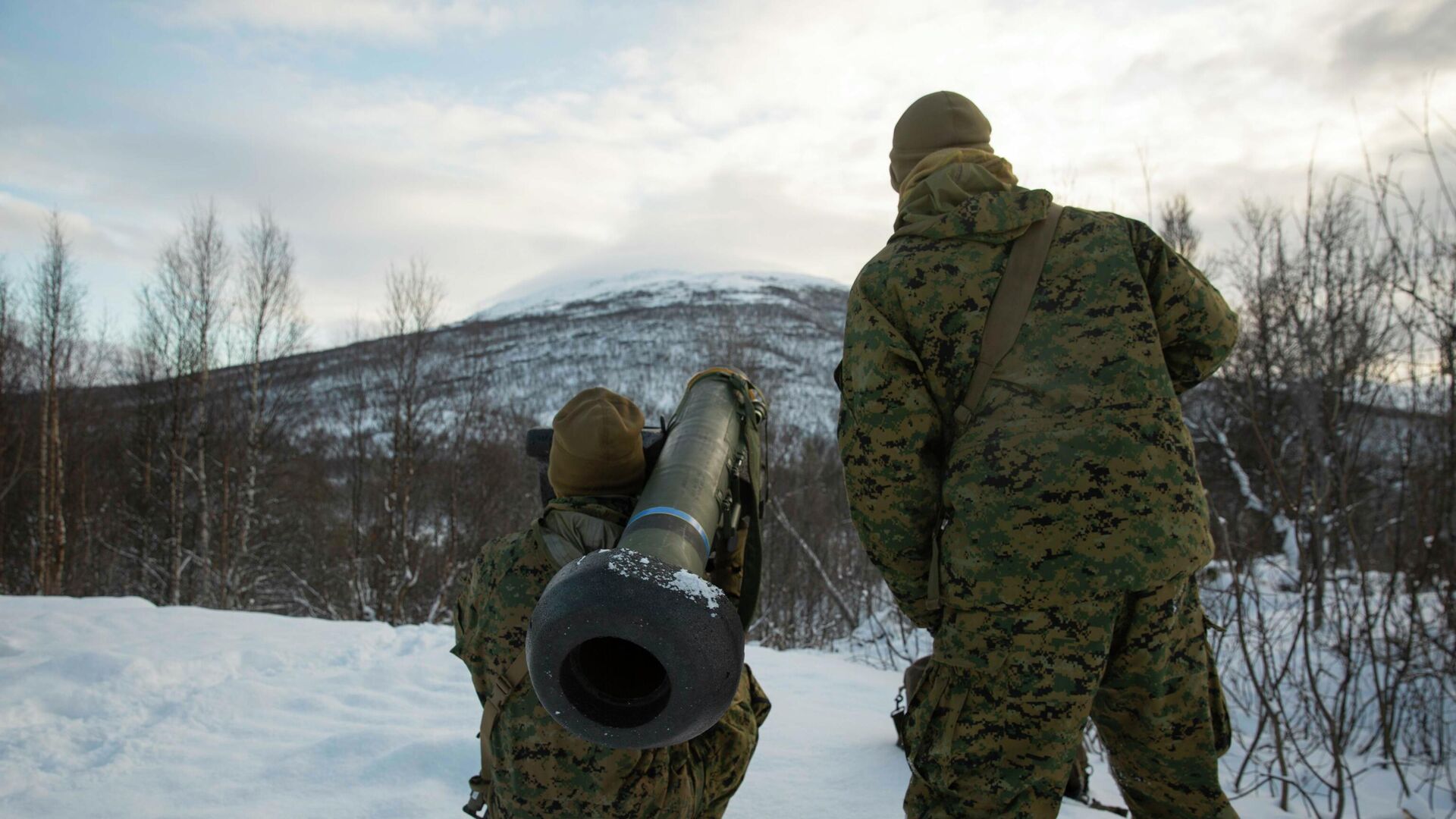 Американские военные производят выстрел ПТРК Javelin во время учений - РИА Новости, 1920, 26.01.2022