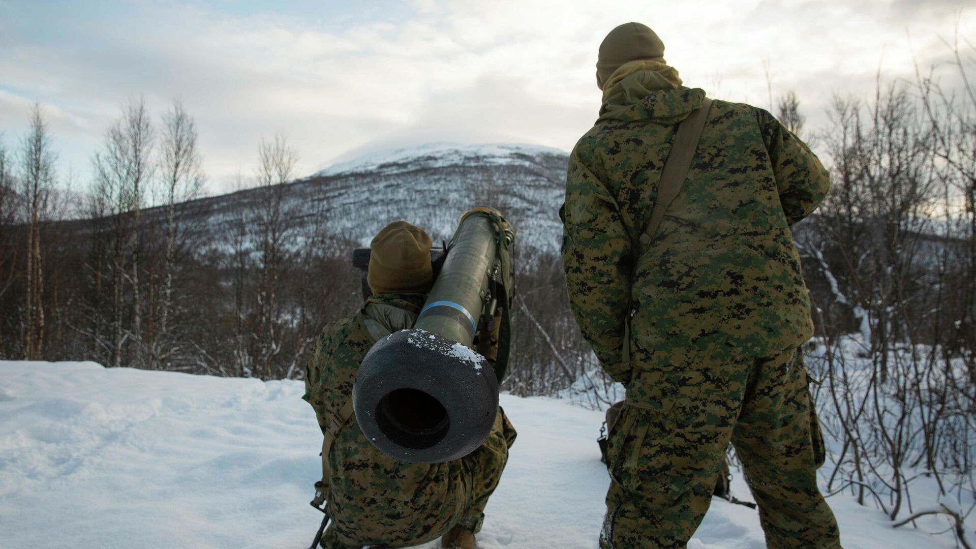 Американские военные производят выстрел ПТРК Javelin во время учений - РИА Новости, 1920, 26.01.2022