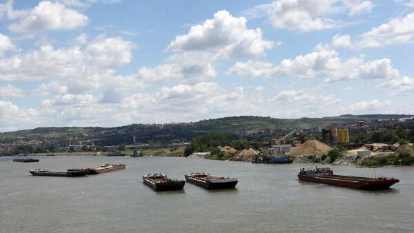 Баржи на реке Дунае в черте города Белграда. Максим Богодвид / РИА Новости Баржи на реке Дунае в черте города Белграда. Максим Богодвид / РИА Новости - РИА Новости, 1920, 02.08.2026