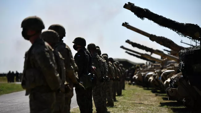 Военнослужащие США и Польши перед началом совместных учений войск НАТО в Польше. Архивное фото