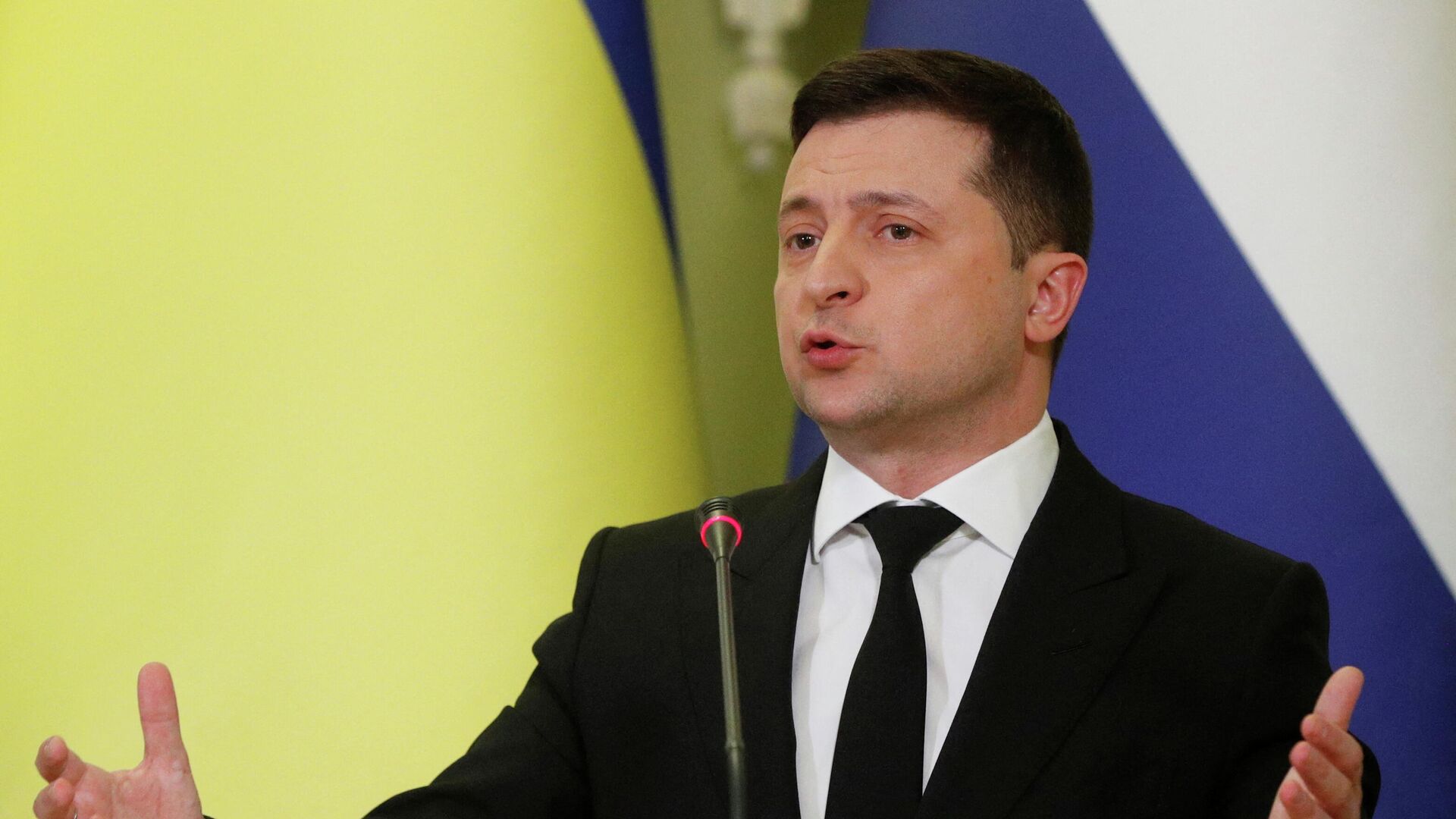 Президент Украины Владимир Зеленский во время брифинга после переговоров с премьер-министром Нидерландов Марком Рютте в Киеве  - РИА Новости, 1920, 20.02.2022