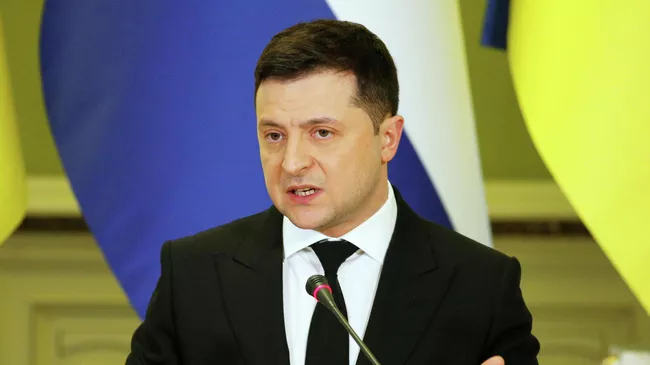 Президент Украины Владимир Зеленский во время брифинга после переговоров с премьер-министром Нидерландов Марком Рютте в Киеве