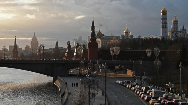 Московский Кремль и Большой Москворецкий мост