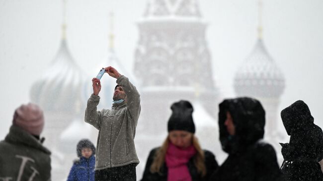 Люди на Красной площади в Москве