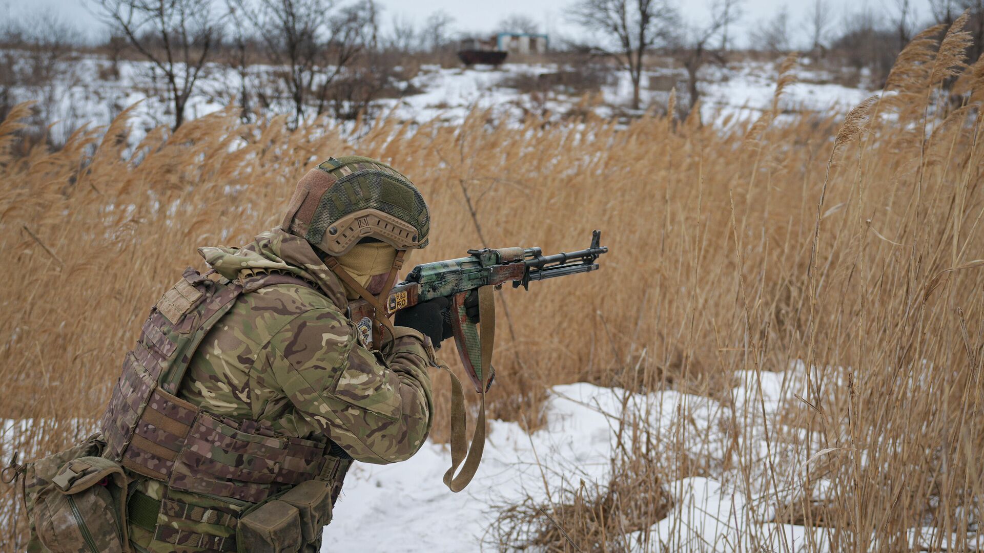 Украинский военнослужащий на линии соприкосновения в Луганской области - РИА Новости, 1920, 04.01.2023