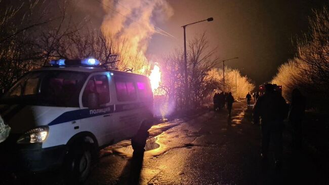 Пожар на месте второго взрыва в Каменнобродском районе Луганска