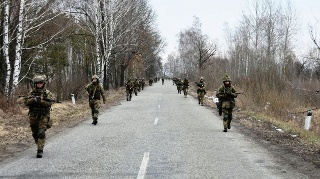 Украинские военные во время учений