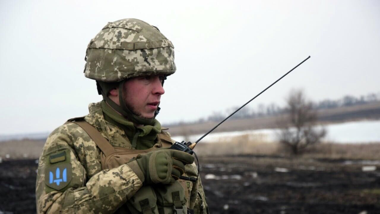 Украинский военнослужащий на линии соприкосновения в Донецкой области - РИА Новости, 1920, 24.08.2022