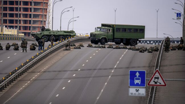 Украинские военные в Киеве. Архивное фото