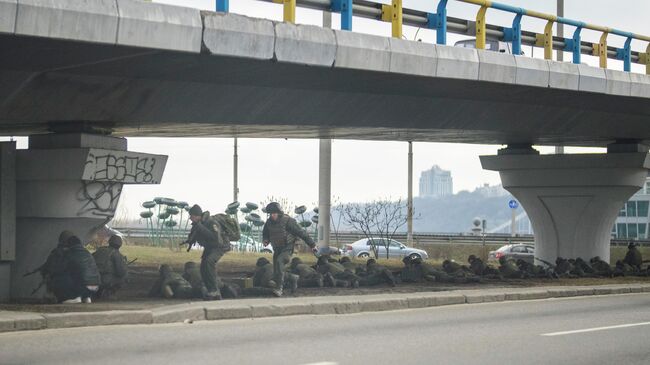 Украинские военные в Киеве