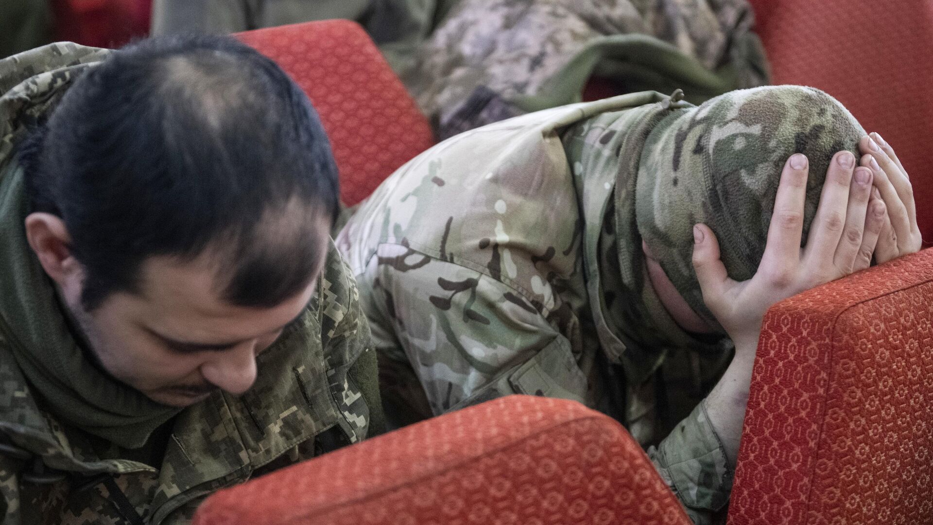 Украинские военнослужащие, добровольно сдавшиеся в плен. Архивное фото - РИА Новости, 1920, 21.04.2024