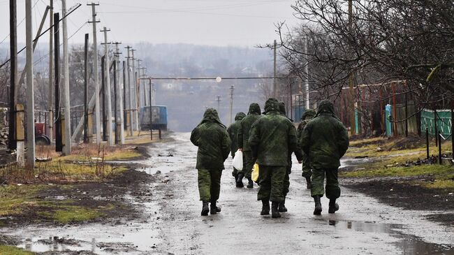 Военнослужащие народной милиции ДНР в селе Николаевка в Донецкой народной республике