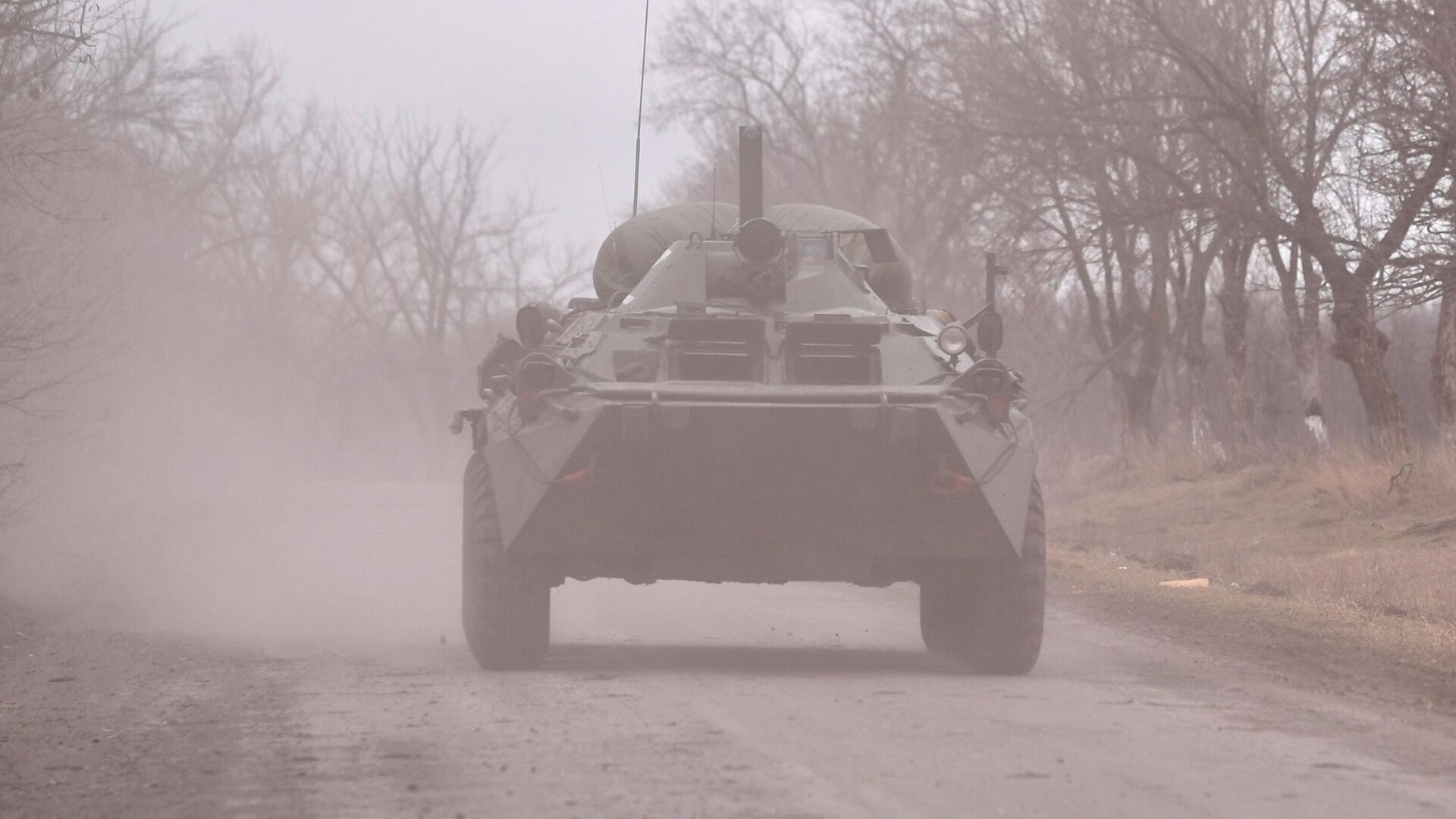 Бронетранспортер рядом с городом Волноваха в Донецкой области - РИА Новости, 1920, 13.04.2022