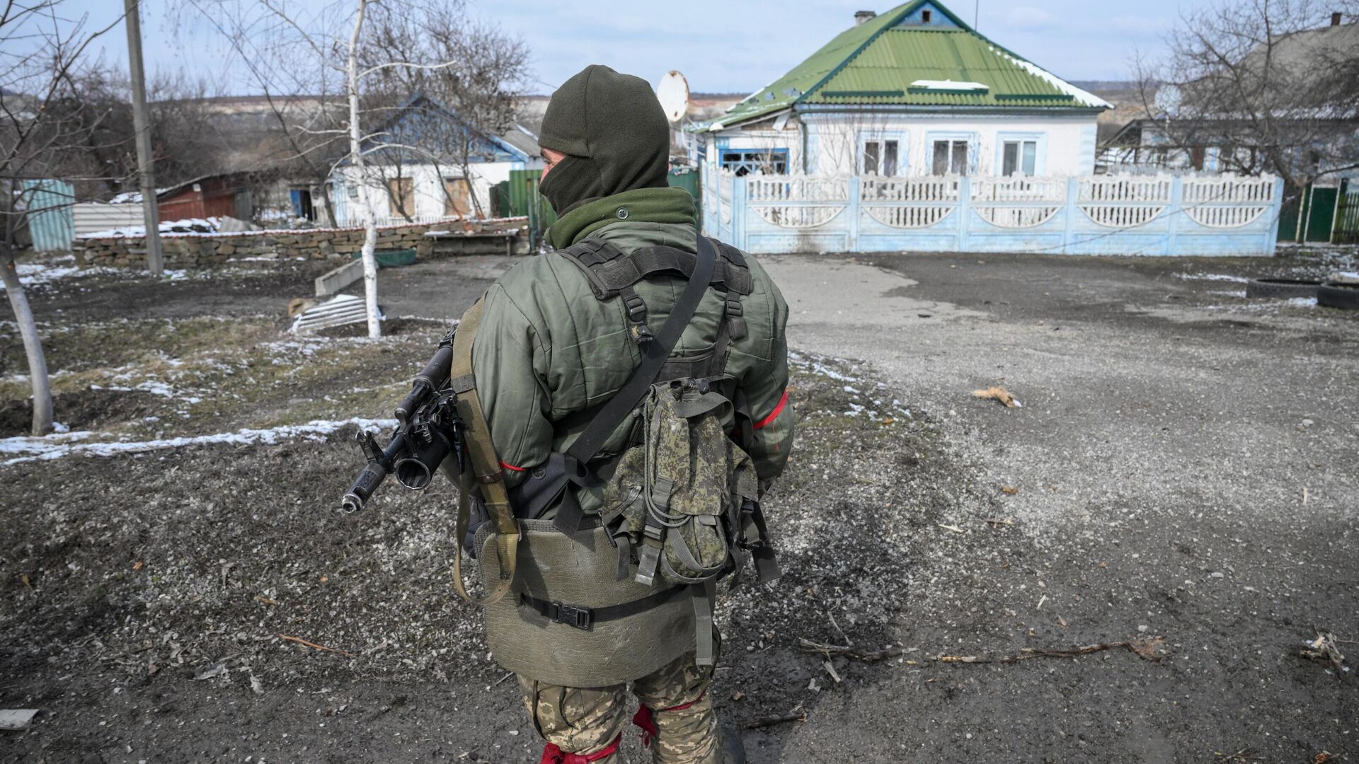 Боец Народной милиции ДНР в селе Новотроицкое Волновахского района - РИА Новости, 1920, 20.03.2022