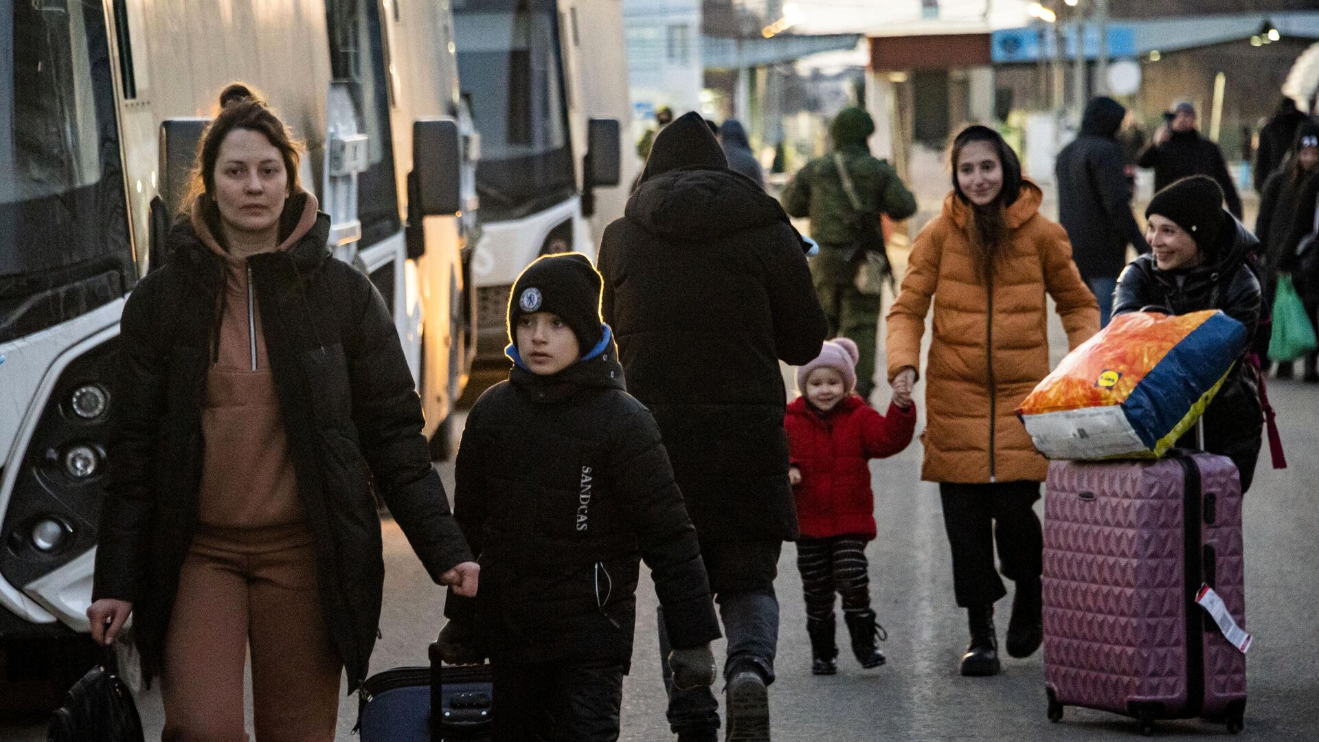 Беженецы из Херсонской области на пункте пропуска Армянск на российско-украинской границе в Крыму - РИА Новости, 1920, 15.01.2023