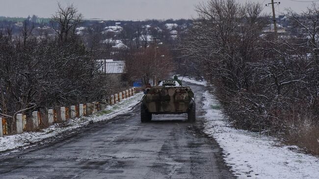 Бронетранспортер народной милиции ДНР в селе Гнутово