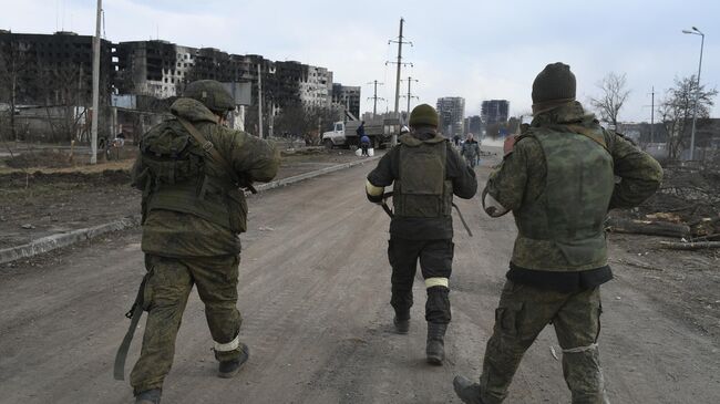 Военнослужащие народной милиции ДНР в Мариуполе