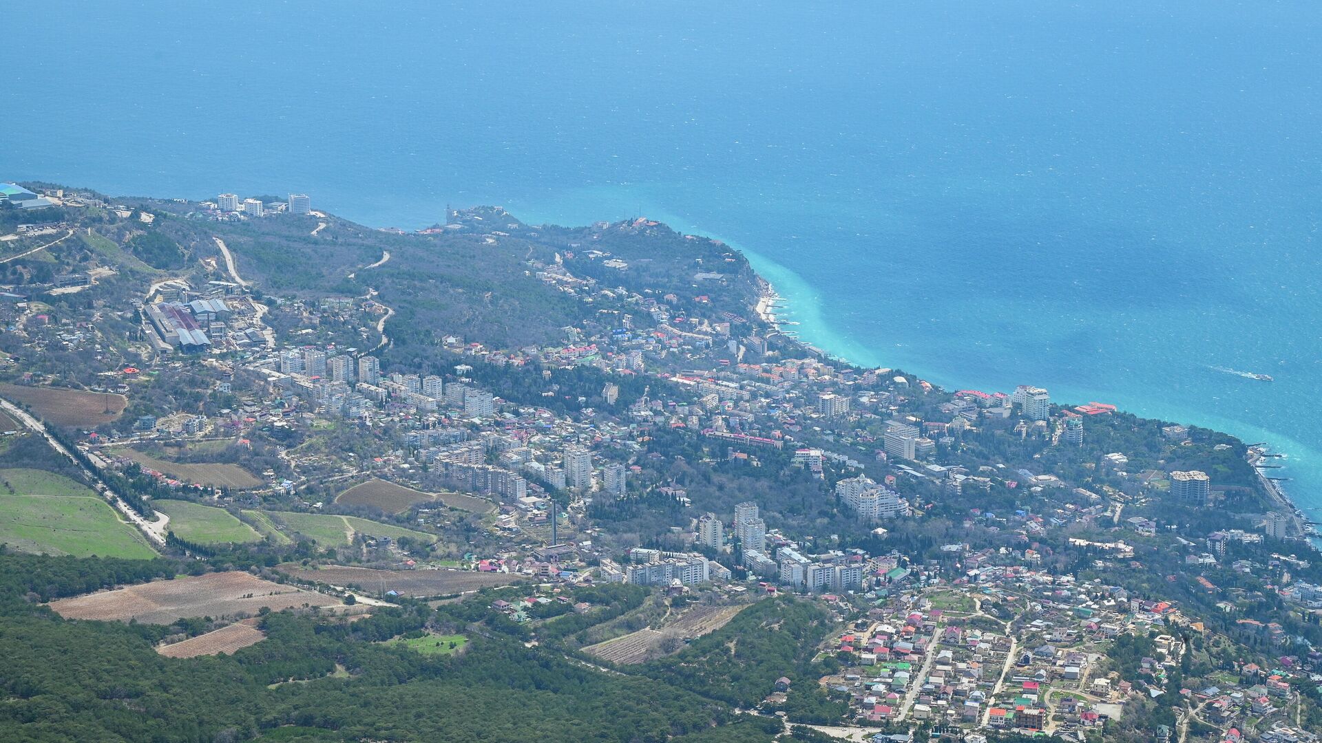 Вид на Ялту и на Черное море с горы Ай-Петри - РИА Новости, 1920, 16.08.2022