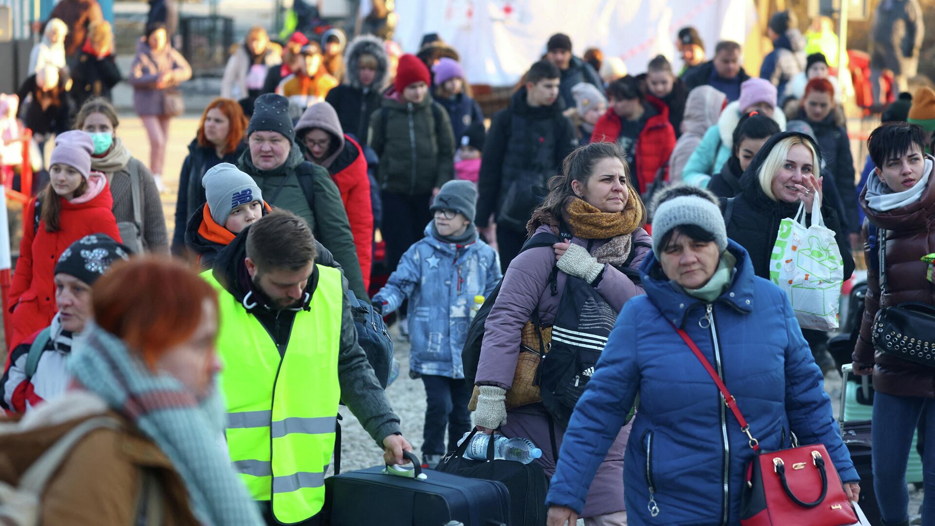 Беженцы на границе Украины и Польши в пункте пропуска Кросценко-Смильница - РИА Новости, 1920, 22.03.2022