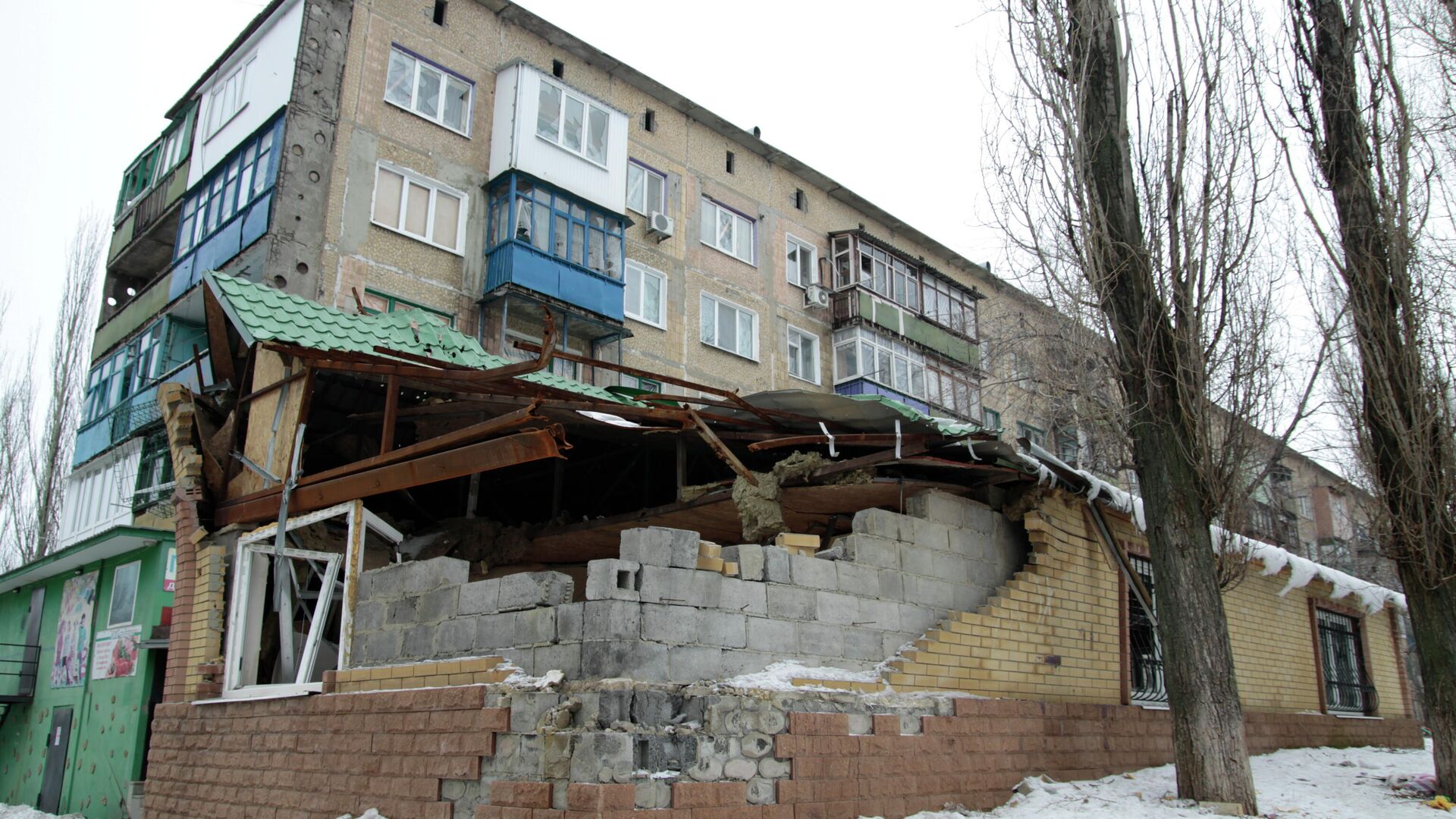 Последствия обстрелов в поселке Енакиево в Донецкой области. Архивное фото - РИА Новости, 1920, 10.05.2022