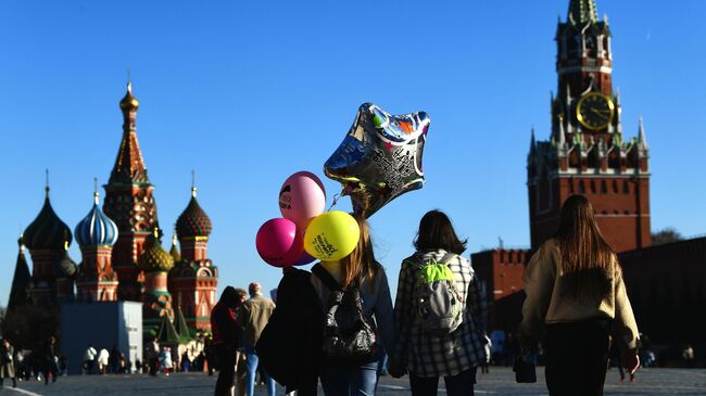 Люди на Красной площади в Москве