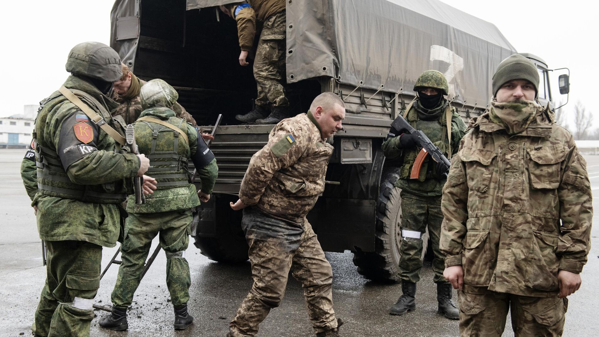 Добровольно сдавшиеся в плен военнослужащие украинской армии - РИА Новости, 1920, 02.04.2022