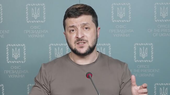 Президент Украины Владимир Зеленский во время телеобращения. Кадр из видео