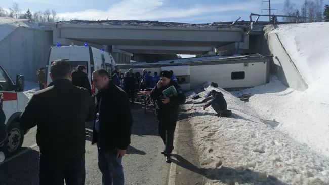 На месте ДТП с пассажирским автобусом в Московской области. 4 апреля 2022