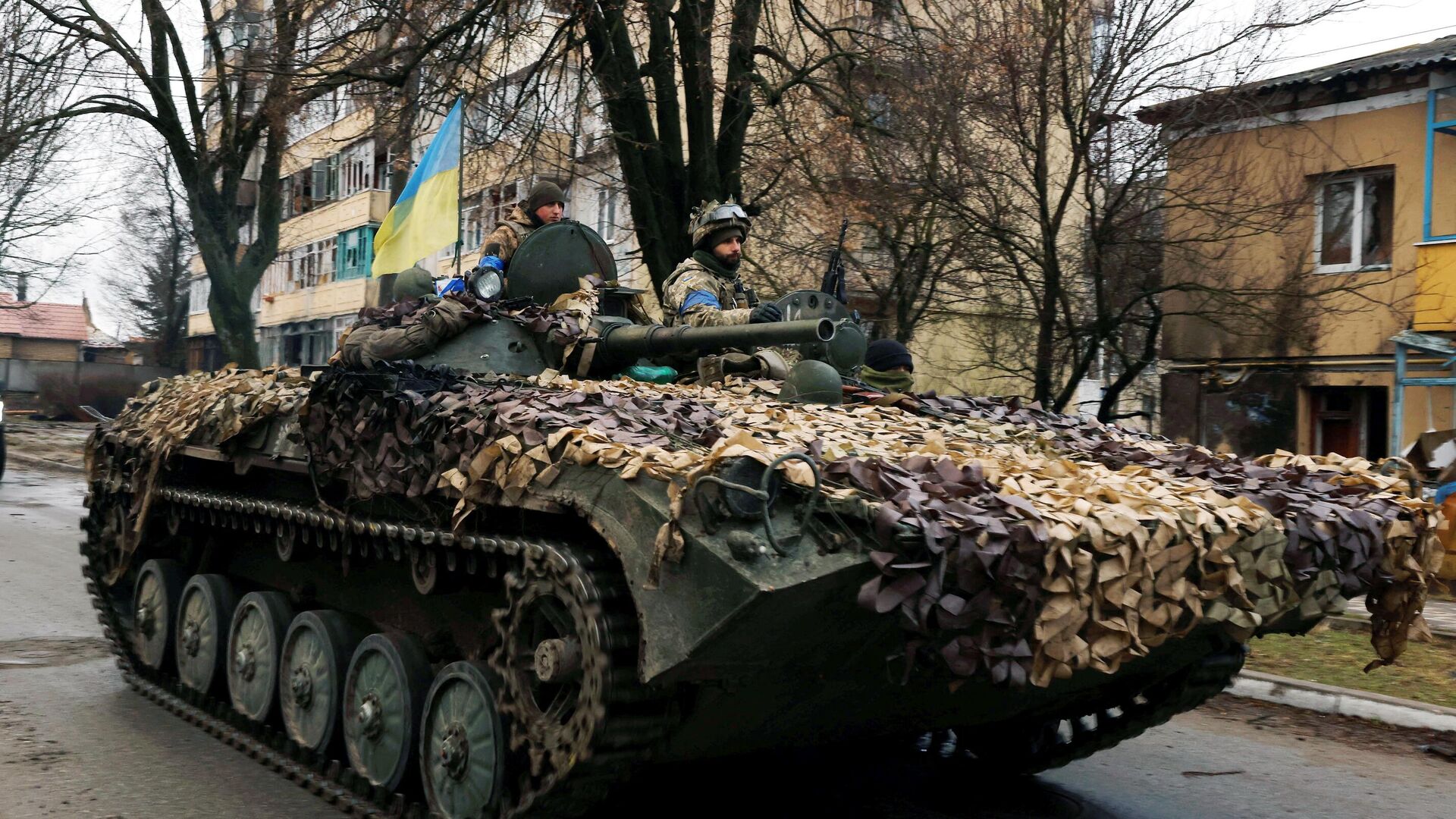 Украинские военные в городе Буча - РИА Новости, 1920, 05.04.2022