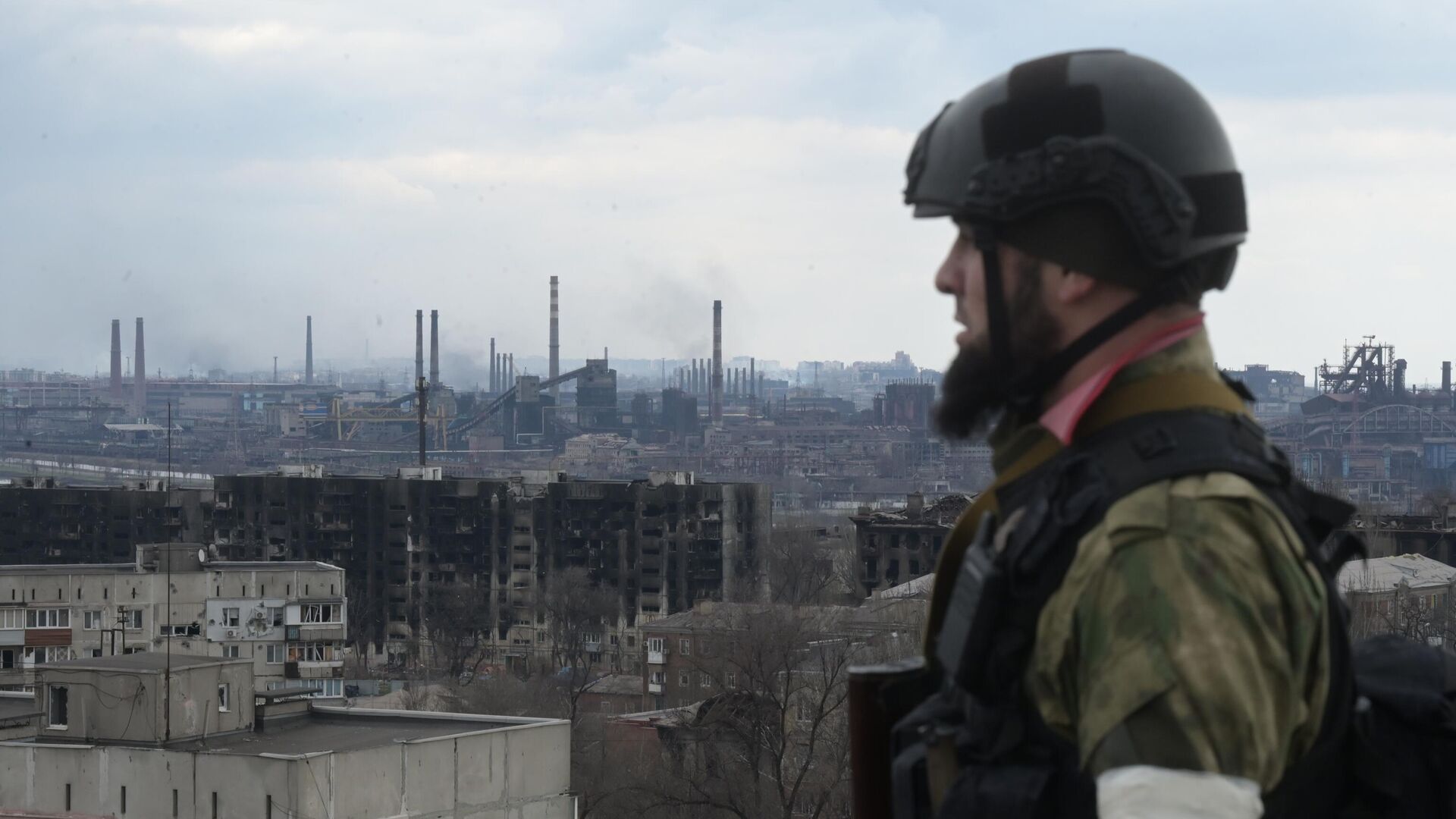 Боец специального отряда быстрого реагирования Ахмат в Мариуполе - РИА Новости, 1920, 07.04.2022