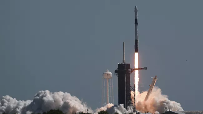Ракета-носитель Falcon 9 стартовала во Флориде с кораблем Crew Dragon