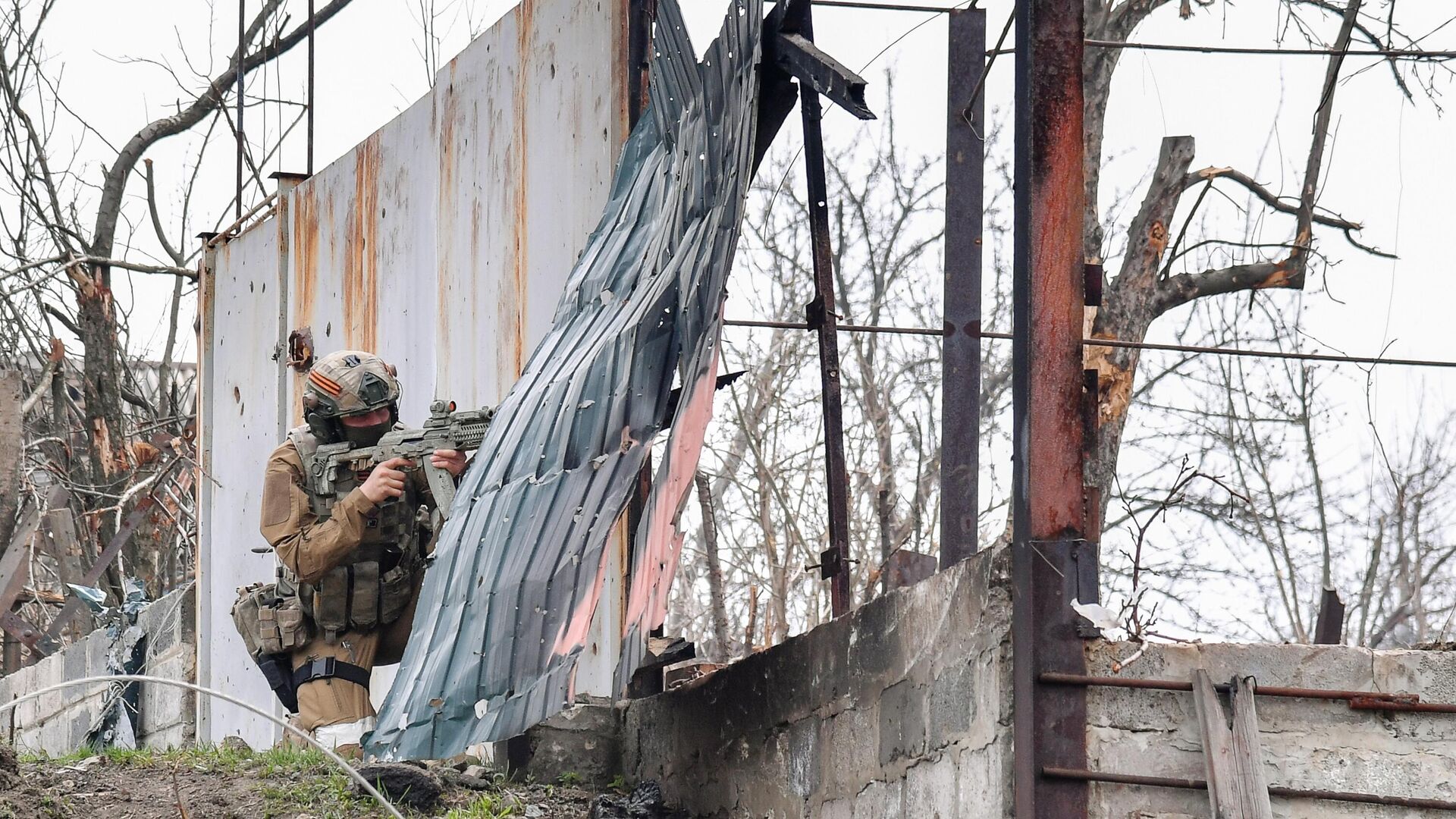 Военнослужащий российской армии в населенном пункте Попасная в ЛНР - РИА Новости, 1920, 07.05.2022