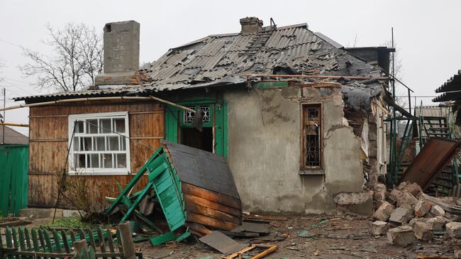 Дом, обстрелянный из РСЗО Град ВСУ, в Ясиноватой