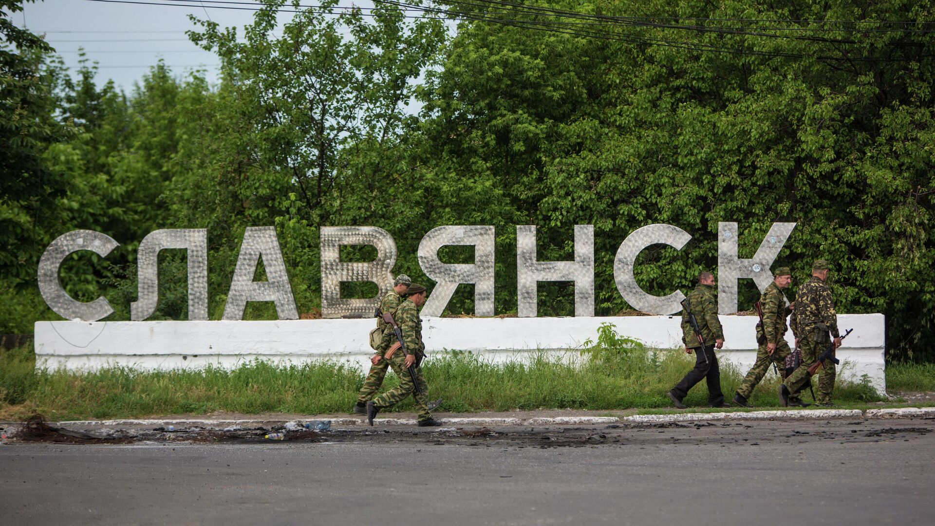 Ополченцы на въезде в город Славянск. - РИА Новости, 1920, 10.06.2022