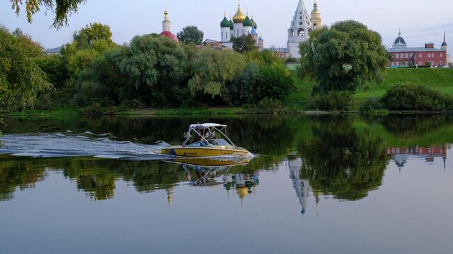 Катер на Москве-реке в Коломне.