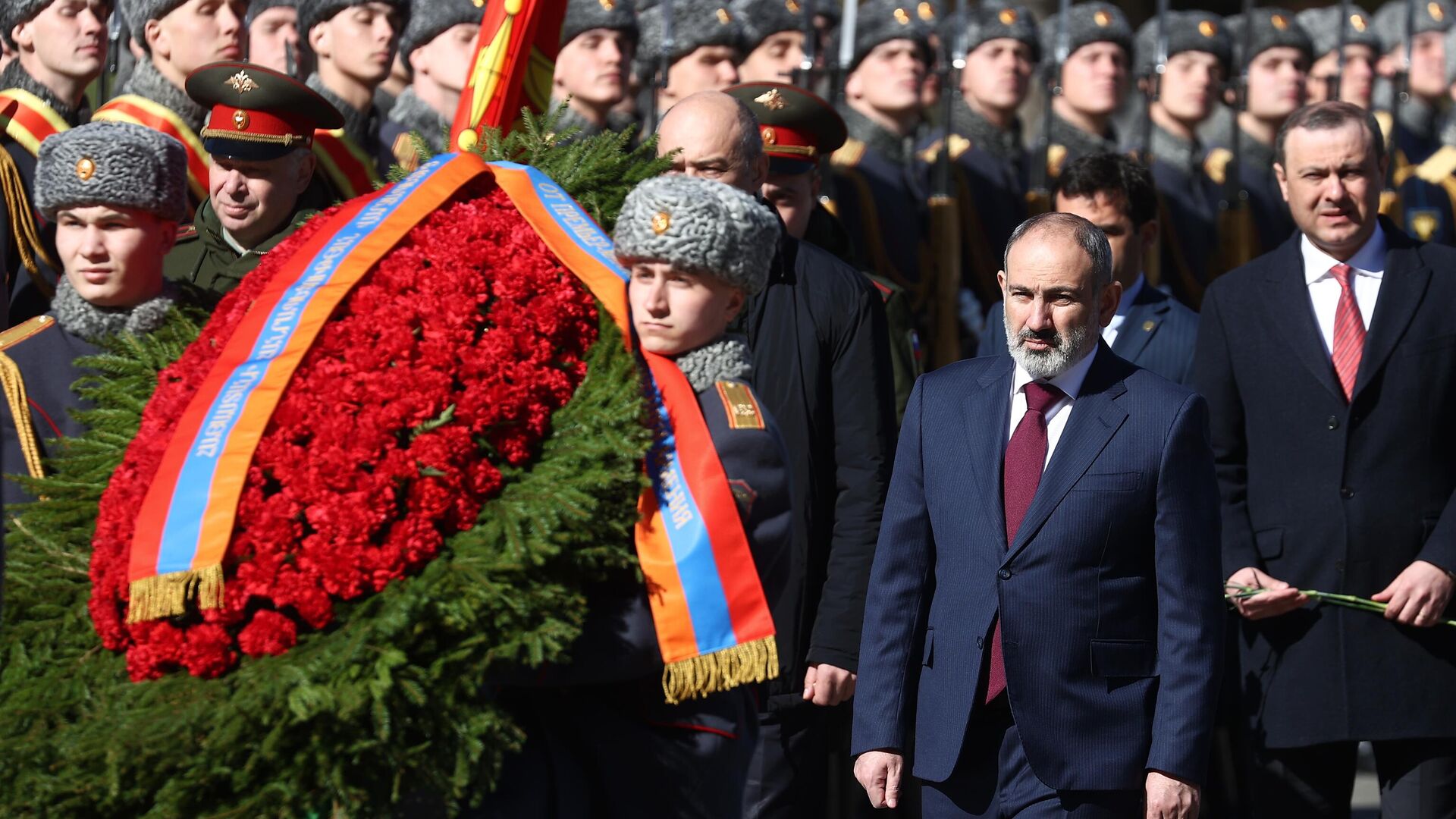 Премьер-министр Армении Никол Пашинян на церемонии возложения венка к Могиле Неизвестного солдата в Александровском саду - РИА Новости, 1920, 20.04.2022