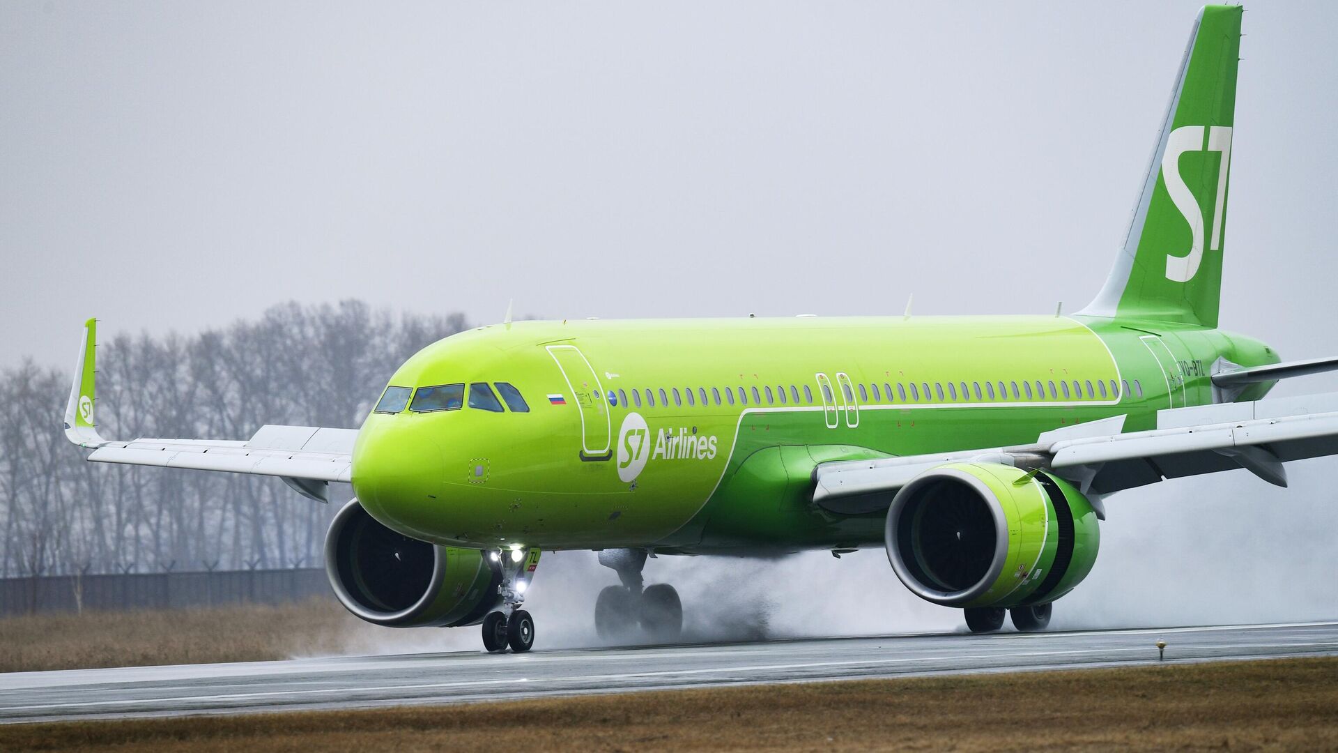 Самолет Airbus A320neo авиакомпании S7 Airlines в аэропорту Толмачево в Новосибирске - РИА Новости, 1920, 25.04.2022