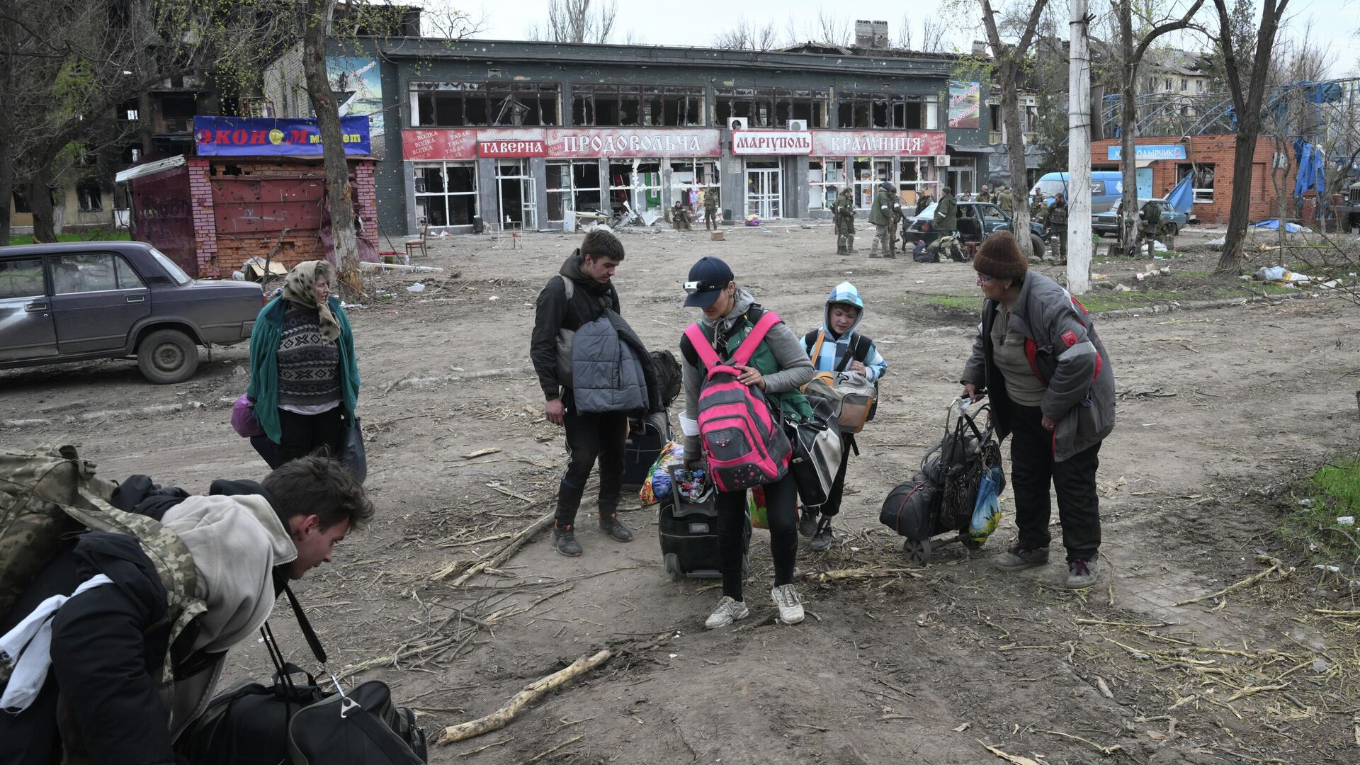 Жители покидают кварталы в Левобережном районе Мариуполя, расположенные у промзоны завода Азовсталь - РИА Новости, 1920, 21.04.2022