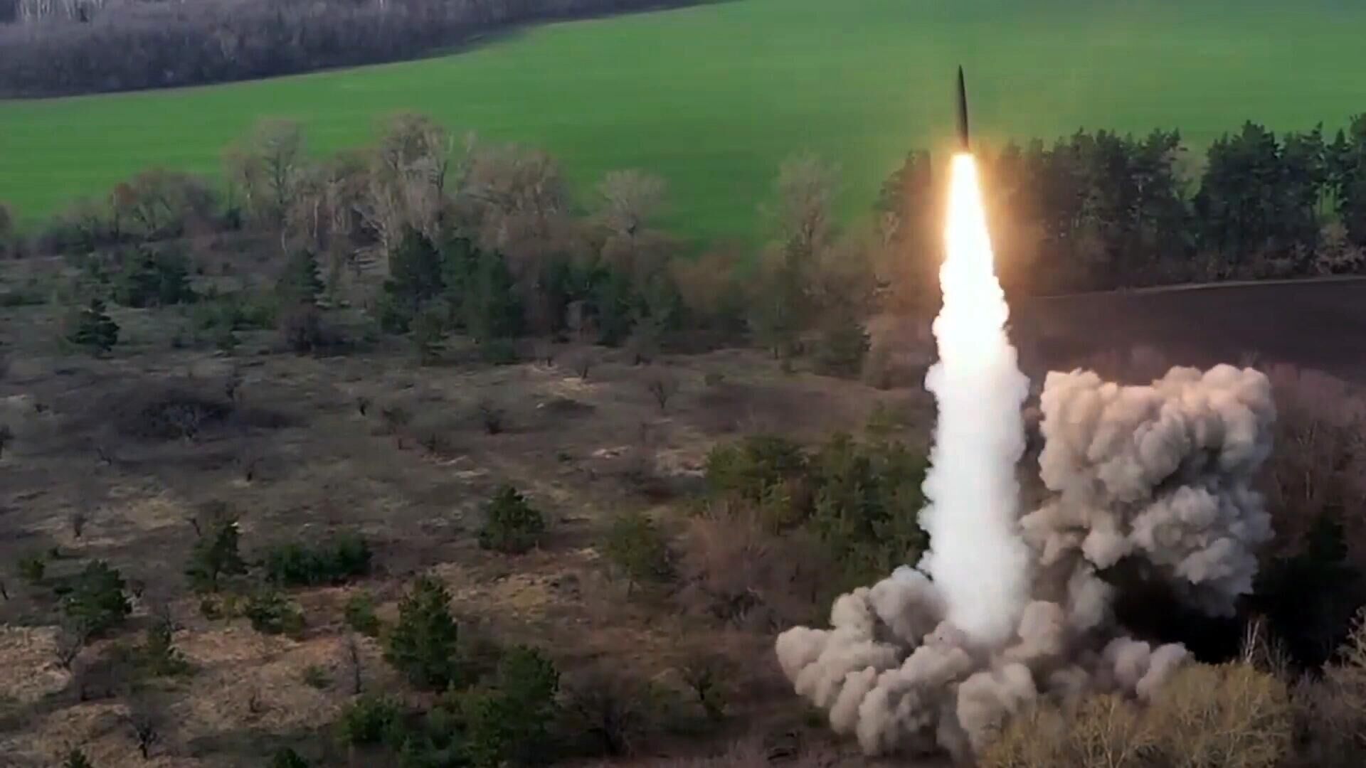 Боевой запуск ракеты оперативно-тактического ракетного комплекса Искандер. Архивное фото - РИА Новости, 1920, 17.08.2023