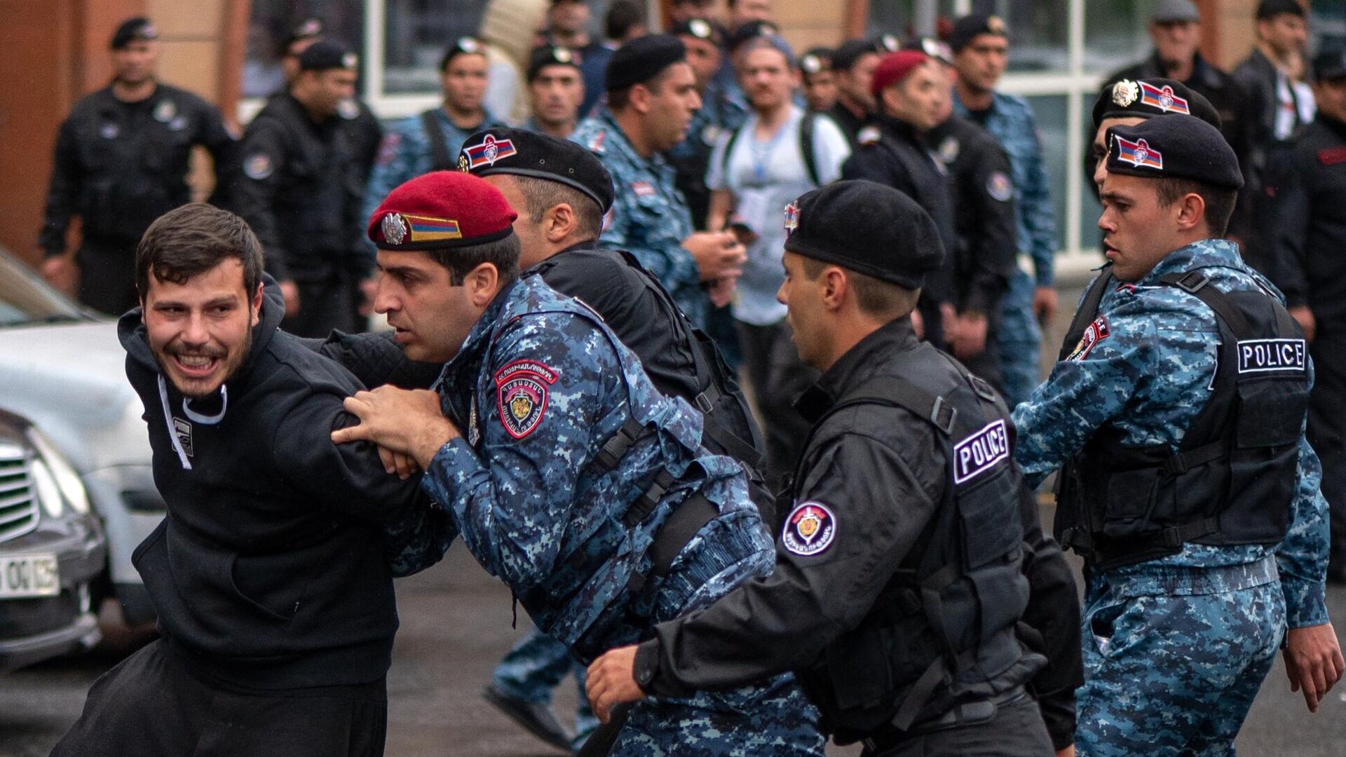 Задержание участника акции протеста оппозиции в центре Еревана - РИА Новости, 1920, 05.05.2022