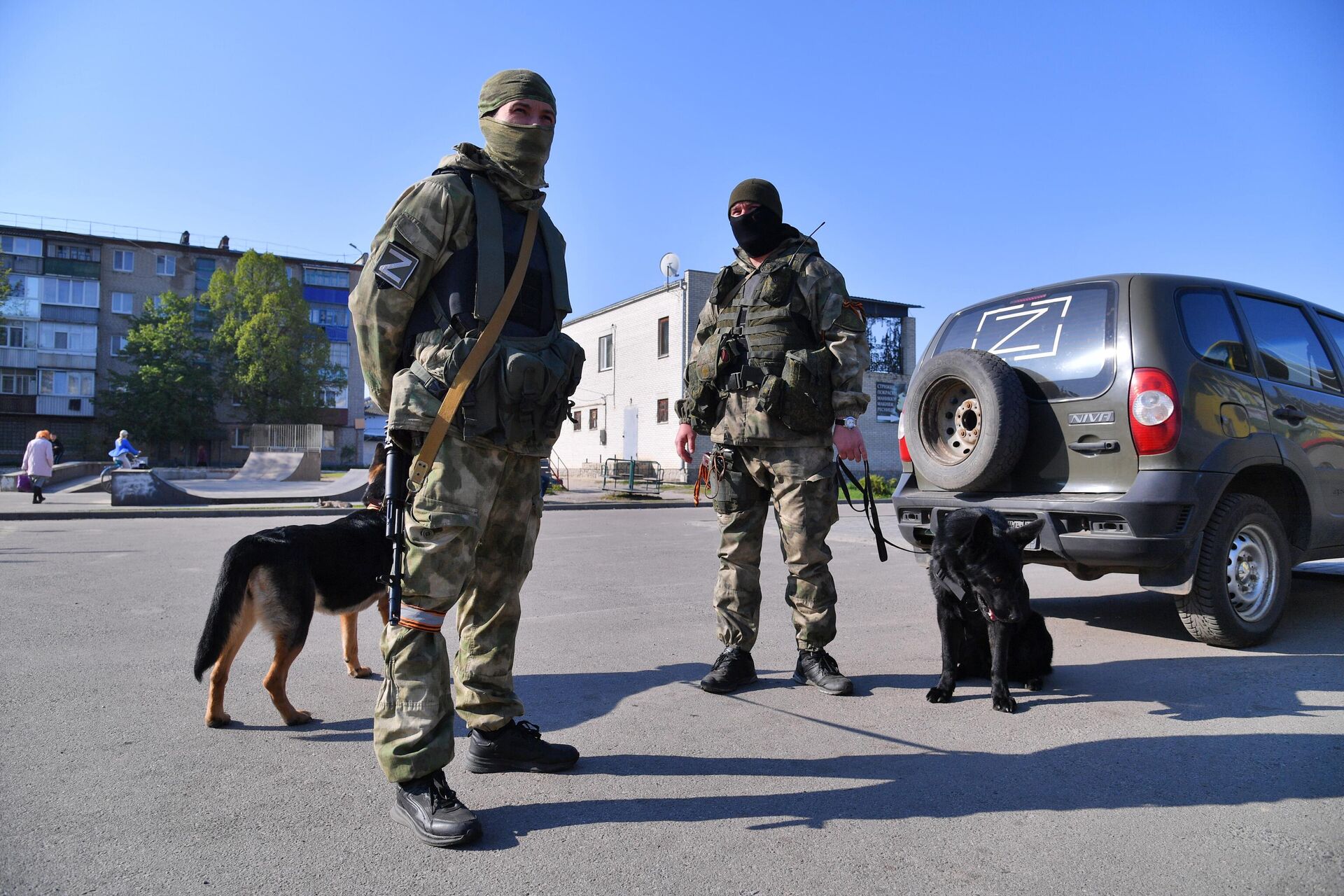 Кинологи МВД ЛНР в Волчанске Харьковской области - РИА Новости, 1920, 17.06.2022