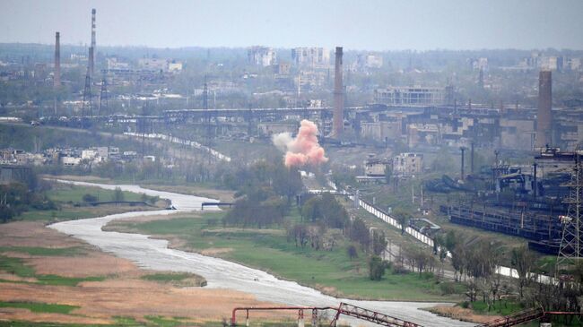 Вид на металлургический комбинат Азовсталь в Мариуполе