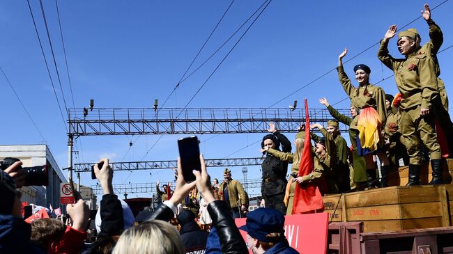 Встреча ретропоезда Эшелон Победы на железнодорожном вокзале Екатеринбурга