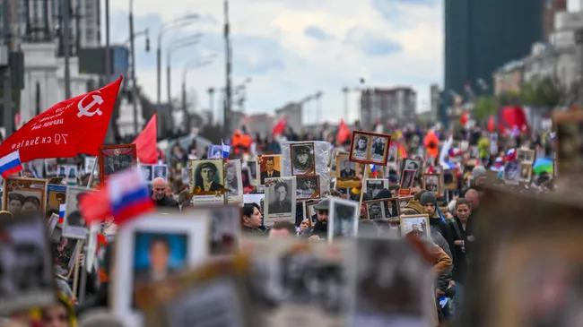 Участники акции Бессмертный полк, посвященной 77-й годовщине Победы в Великой Отечественной войне, в Москве